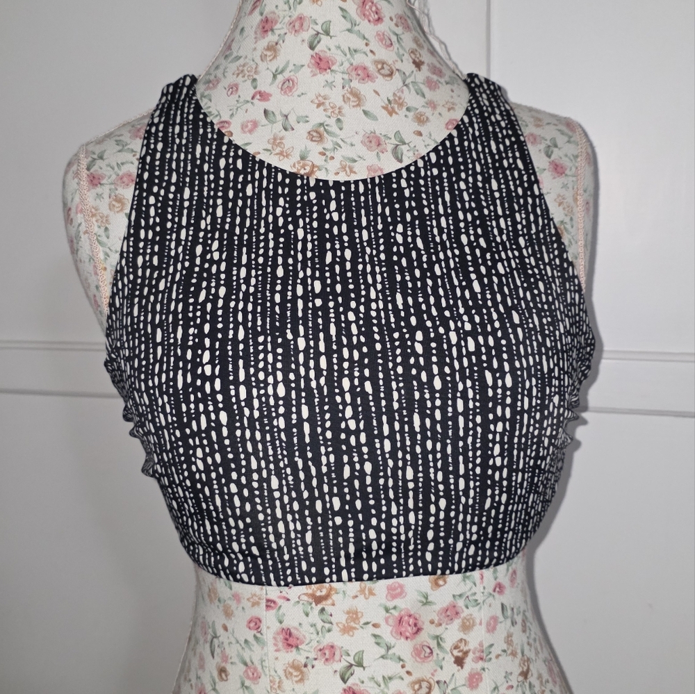 Athleta Black and Silver Ribbed SWIM  Top SIZE 38C